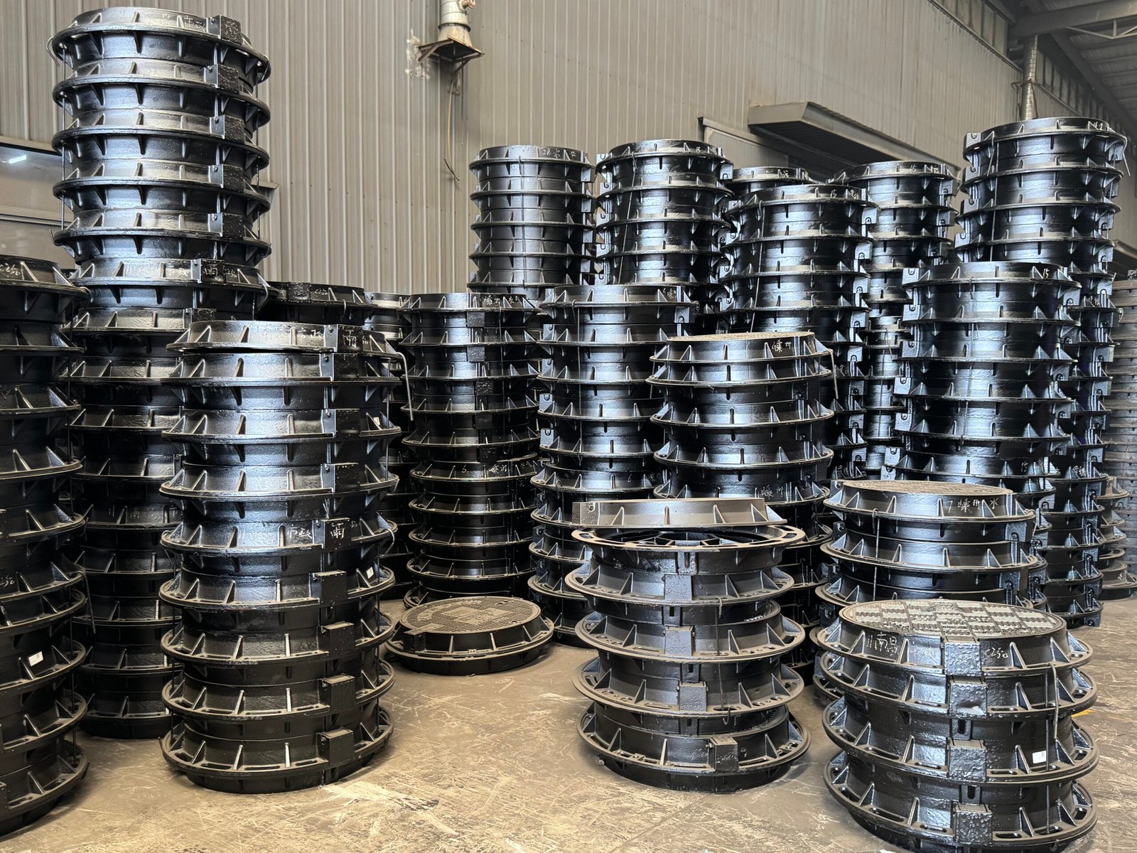 Why Everyone Chooses Hubei LuZhongBao 875×500×35 Ductile Iron Anti-Settlement Adjustable Noise-Waterproof Manhole Cover