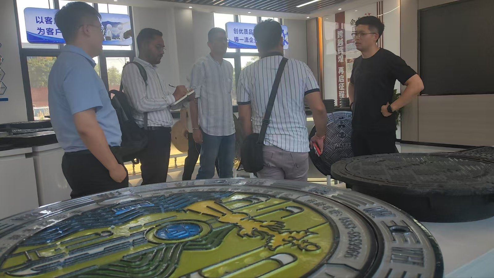 Indian Clients Visit Luzhongbao: Manhole Covers Gain International Market Favor