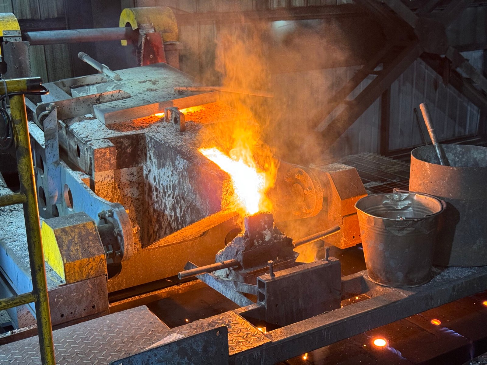 Why Are Heavy-Duty Traffic Roads Specified for Luzhongbao Covers? A Complete Analysis of Core Advantages